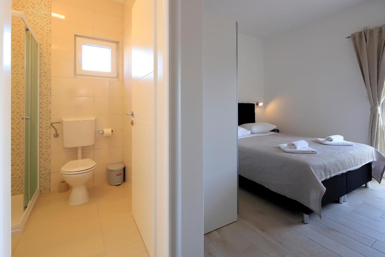 Apartments Lola 诺瓦利娅 外观 照片